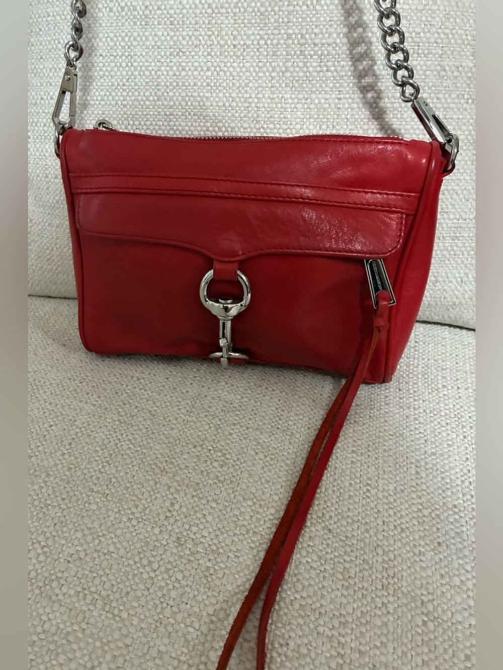 Rebecca
Minkoff EUC Red Leather
Crossbody Bag, w/Solver-Tone
Accents - Picture 3 of 15